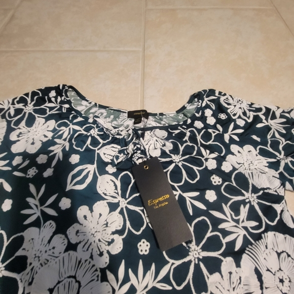 Women Top - Picture 2 of 3